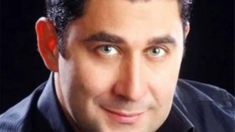 أحمد شاكر يهدى جائزة تكريمه في مهرجان الموضة إلى روح رجاء الجداوي
