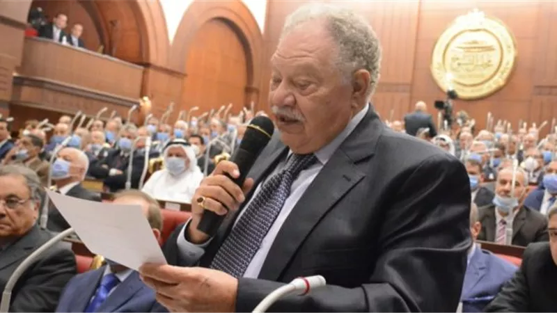 الفنان يحيى الفخراني يؤدي اليمين الدستورية عضواً بمجلس الشيوخ