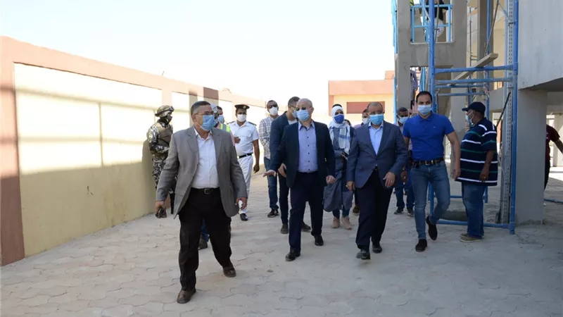 وزير التنمية المحلية ومحافظ الأقصر يتفقدان مشروعات الطرق الجديدة بالمحافظة