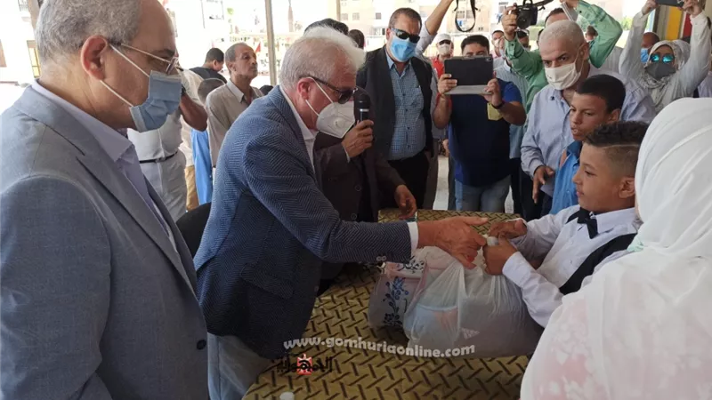 فودة يشارك طلاب الفكرية فرحتهم بالعام الدراسي الجديد