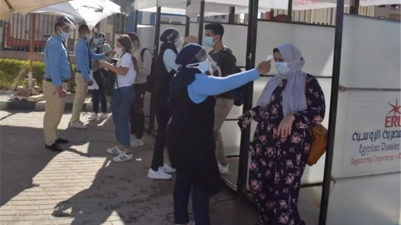 الجامعة المصرية الروسية تزينت بلافتات التهنئة لإستقبال الطلاب الجدد.. بالصور