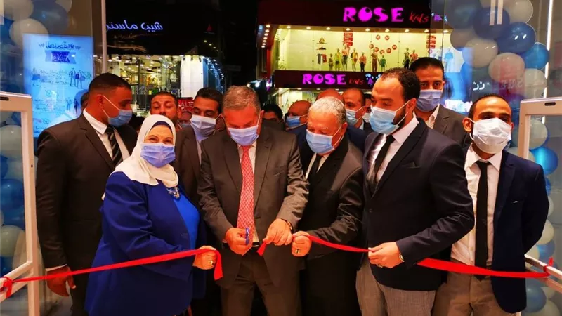 وزير قطاع الأعمال العام يفتتح فرع 