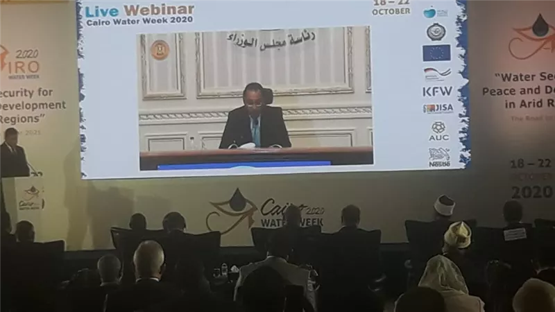 رئيس الوزراء يشدد على اهمية التوصل لاتفاق قانونى ملزم لقواعد ملء وتشغيل سد النهضة