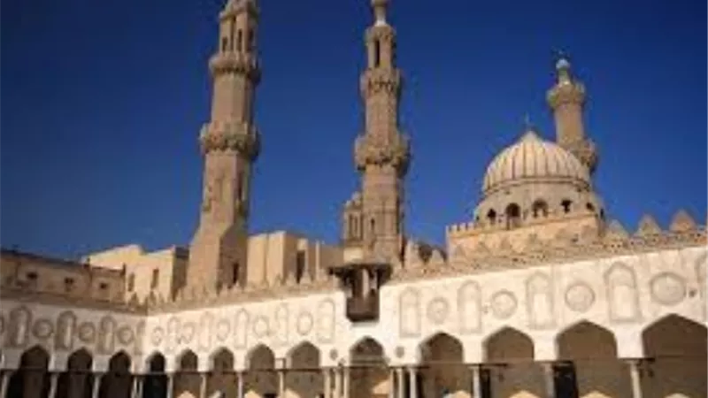 اعلام الأزهر للطلاب الجدد : القراءة والاطلاع المستمر سلاحكم في رسالتكم