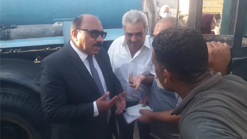 رئيس مياه القناة يتفقد اصطفاف سيارات ومعدات التعامل السريع مع الأزمات