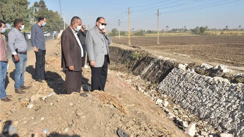 محافظ أسيوط يتفقد أعمال تبطين ترعة بانوب ظهر الجمل بمركز ديروط