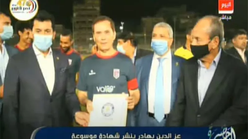 فيديو.. أكبر لاعب كرة قدم في التاريخ يكشف تفاصيل دخوله موسوعة جينيس