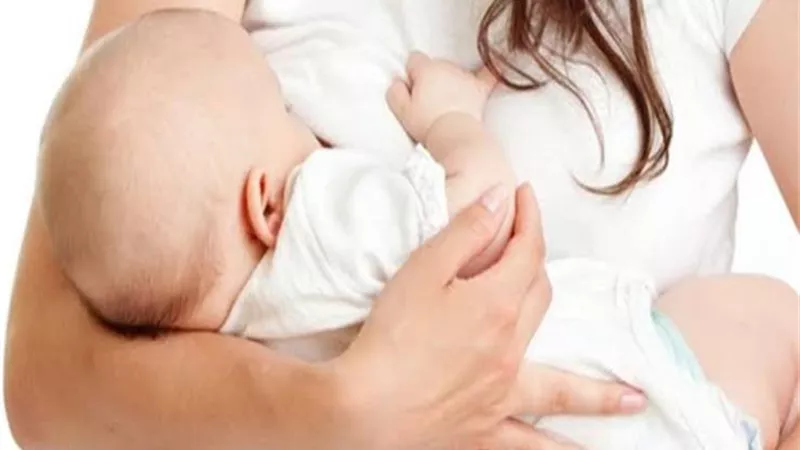 الصحة : زيادة الرضاعة الطبيعية تحمى من الإصابة بسرطان الثدى