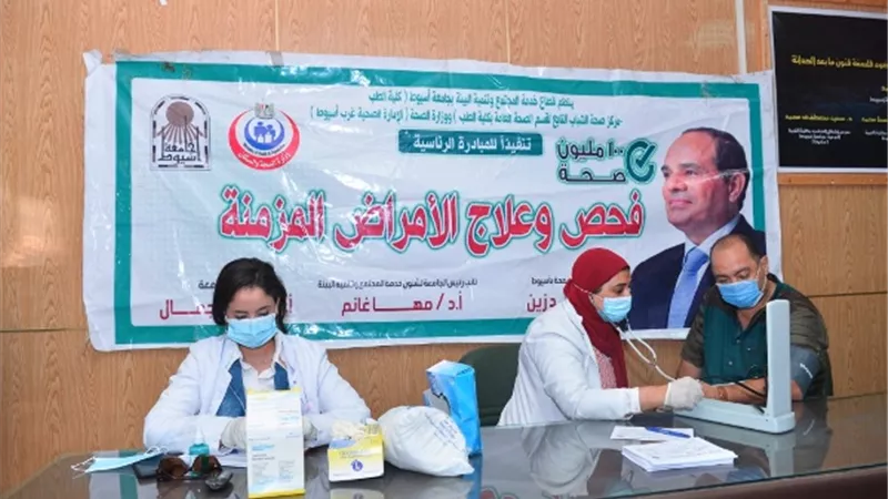 مها غانم نائب رئيس جامعة أسيوط تتابع إعمال مبادرة 100 مليون صحة بكلية التربية النوعية
