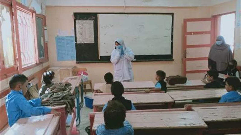 تطعيم طلاب المدارس ضد مرض الإلتهاب السحائي والتطعيم الثنائي بمدارس الريف بالشرقية