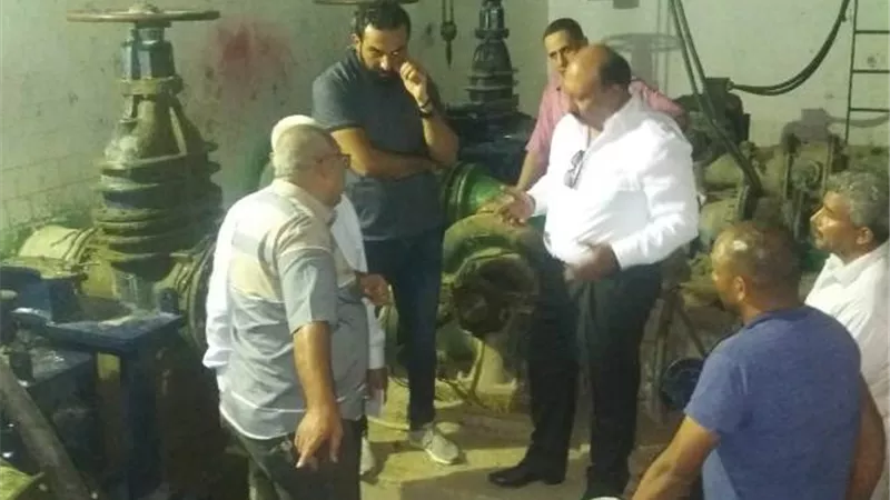 رئيس مياه القناة يفاجئ محطات الإسماعيلية ويجازي المقصرين .صور