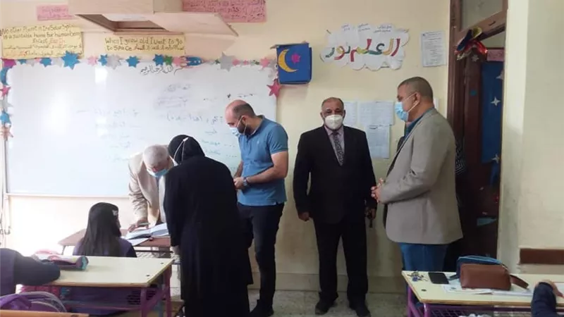 استبعاد مدير مدرسة ابتدائية بشبين الكوم لتحريض التلاميذ على عدم ارتداء الكمامة