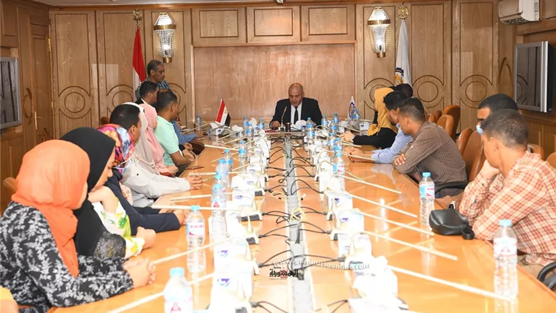 محافظ قنا يعقد اللقاء الاول مع المهندسين الجدد