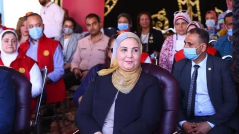وزيرة التضامن ومحافظ الفيوم يفتتحان مدرسة روتاري مصر الرسمية للغات بالمحافظة