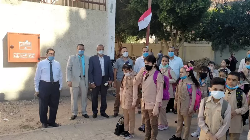 محافظ أسيوط يوجه رؤساء المراكز والأحياء بمتابعة دورية للمدارس.. ويشدد على الالتزام بالاجراءات الاحترازية