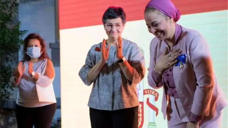 المصري لحقوق المرأة يهنئ نهاد أبو القمصان على وسام الاستحقاق المدني الإسباني