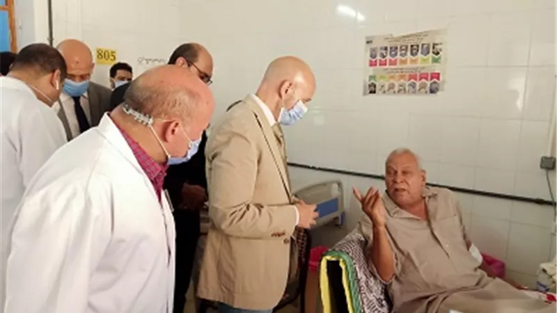 وكيل وزارة الصحة يتفقد القافلة الجراحية للقضاء علي قوائم الانتظار بالزوامل وإجراء ٢٢ عملية