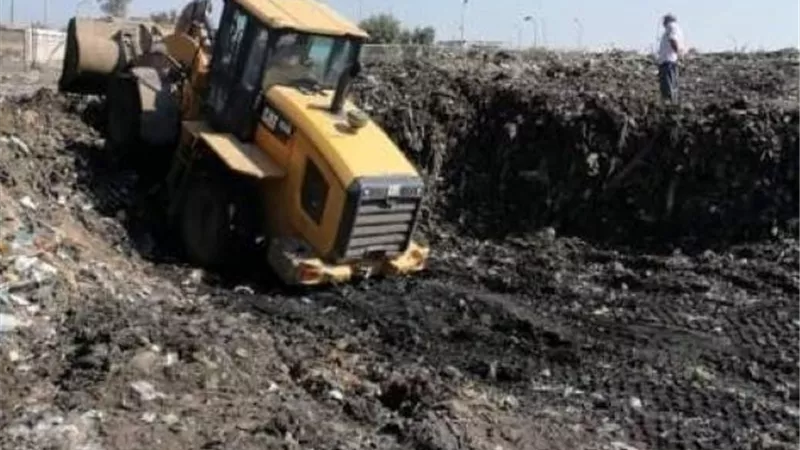 رفع تراكمات القمامة بمقالب بديرب نجم للحد من إنبعاث الروائح الكريهة والأدخنة