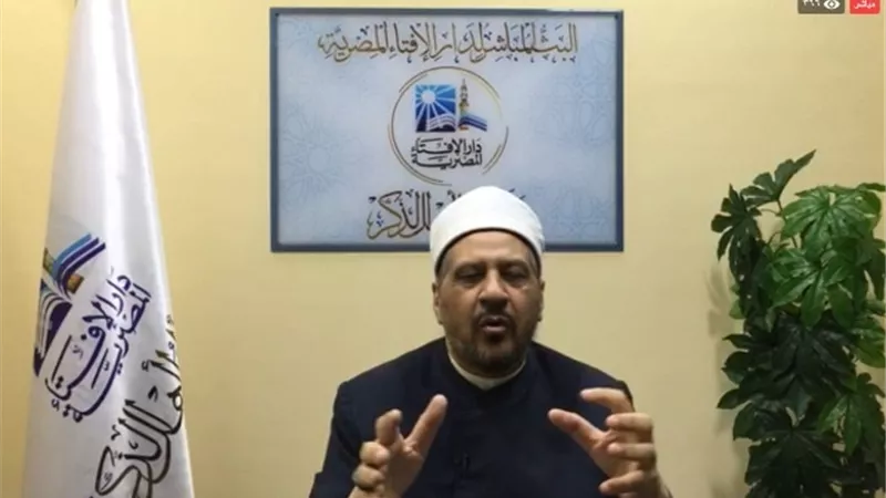 هل يجوز للحائض قراءة القرآن من التليفون؟ .. دار الإفتاء تجيب
