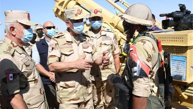 وزير الدفاع يتفقد إجراءات تفتيش الحرب لإحدى تشكيلات الجيش الثالث الميدانى