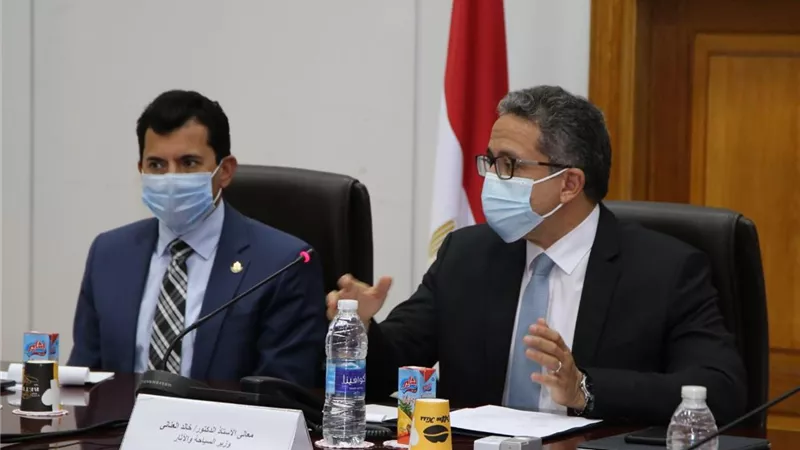 صبحى والعنانى يبحثان التعاون في مجال السياحة الرياضية