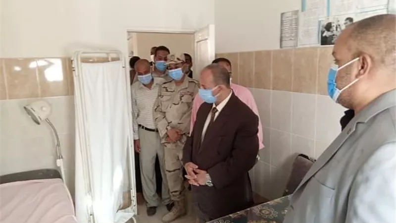 وكيل وزارة التعليم بقنا يوزع ٣٣٥ تابلت علي طلبة مدرسة قوص الثانوية العسكرية