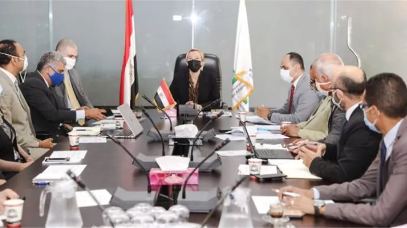 وزيرة البيئة تترأس اجتماع اللجنة الوطنية للحد من استخدام الاكياس البلاستيكية أحادية الاستخدام