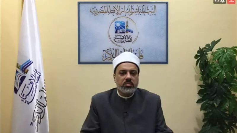هل يمكن دفع راتب خادم المسجد الخاص بي من الزكاة؟ .. دار الإفتاء تجيب