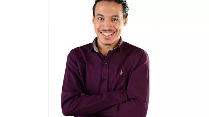 مينا بولس يستعد لطرح أولى إسكتشات 