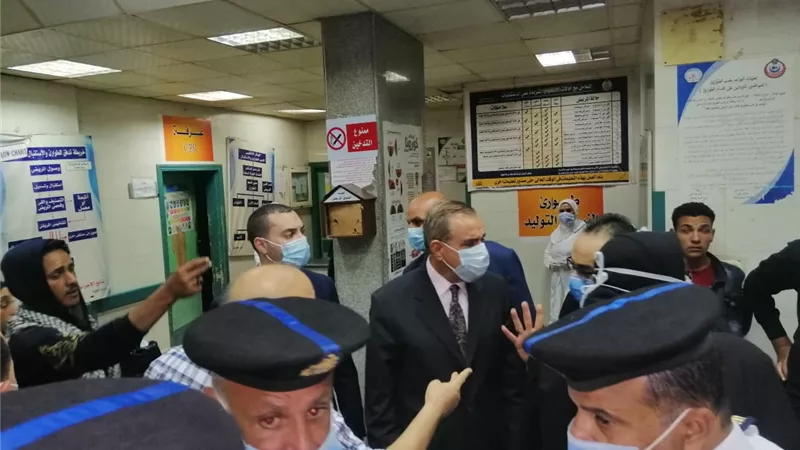 محافظ كفر الشيخ يطمئن حالة 21 مصابا لانقلاب سيارة بهم