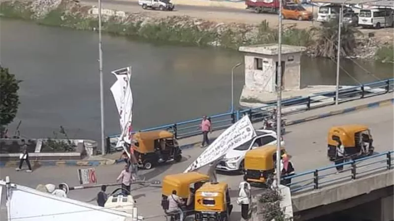 سقوط عمود إنارة بسبب شدة الرياح في التل الكبير بالإسماعيلية