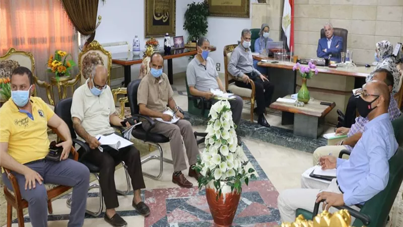 فوده ناقش المشروعات المتعثرة بالمحافظة