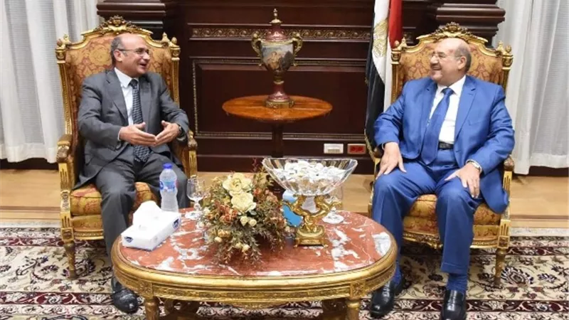 بالصور..وزير العدل يقدم التهنئة لرئيس مجلس الشيوخ