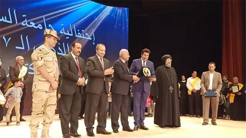 بينهم زوجة المنسي. جامعة السويس تكرم أسر شهداء حرب أكتوبر والعمليات الإرهابية