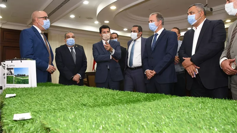 الإسكان : استخدام النجيل الصناعي في 