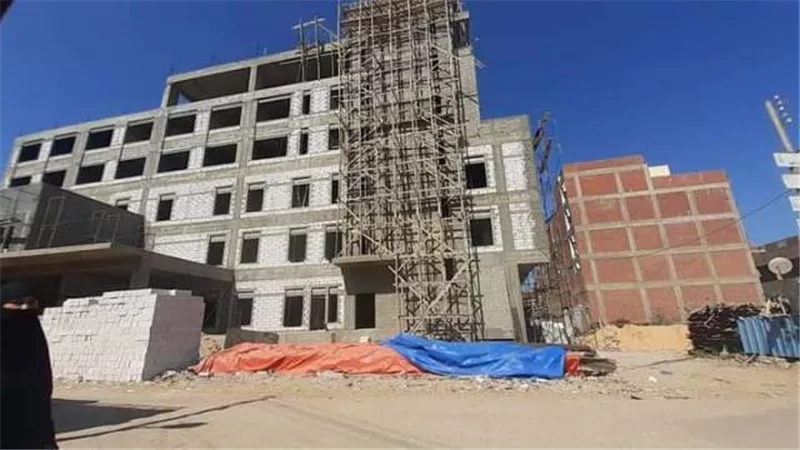 رئيس مركز ومدينة بيلا يتابع الاعمال الإنشائية في مستشفى بيلا