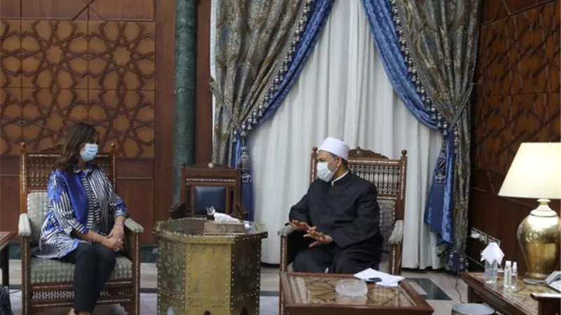 شيخ الأزهر لوفد شباب الدارسين بالخارج.. استقوا معلوماتكم الدينية من مصادرها الموثوقة