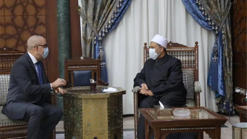 شيخ الأزهر لوزير الإسكان: الوزارة تحمل أهمية كبرى في خدمة المواطن