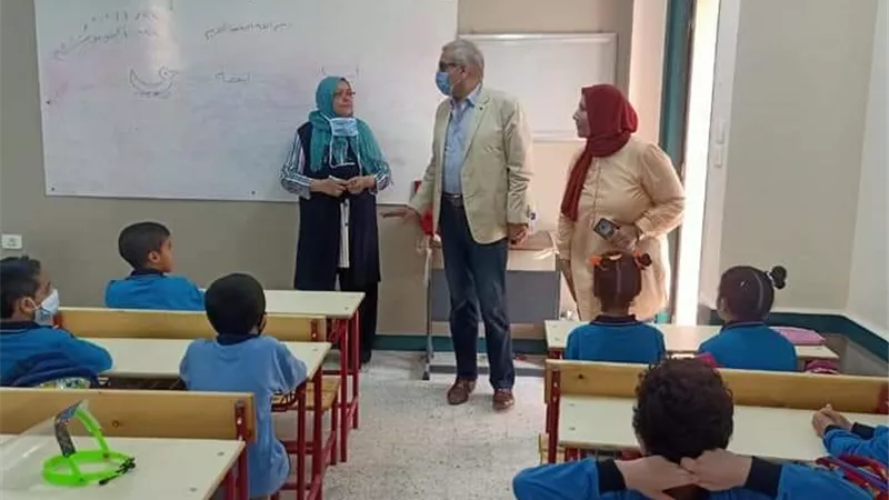 مدير تعليم القليوبية يتفقد مدارس غرب شبرا الخيمة لمتابعة سير العملية التعليمية