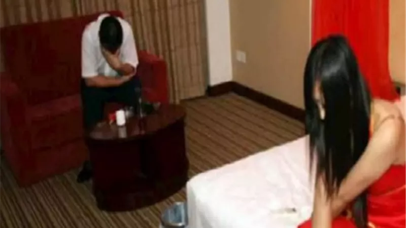 بنتجوز كل أسبوع.. فتاة ليل وشقيقتها يمارسان الدعارة على فيس بوك تحت ستار 