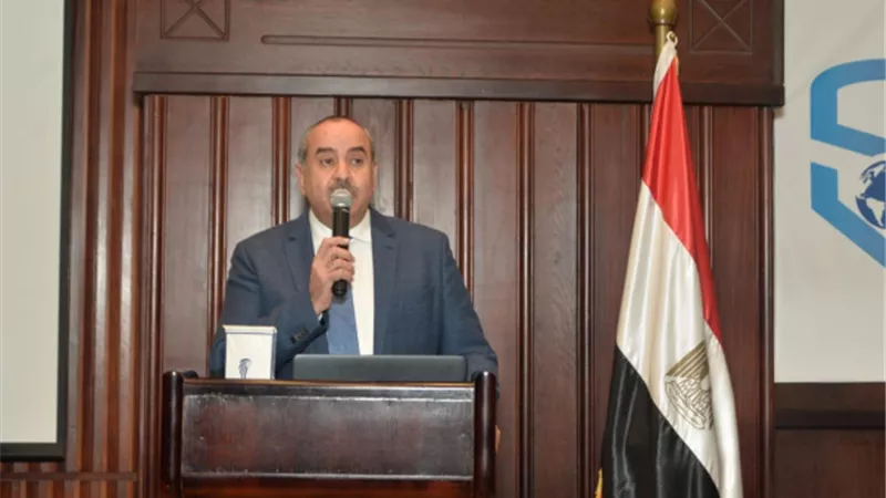 وزير الطيران يشهد تكريم العاملين المتميزين بمصرللطيران في مجال السلامة والصحة المهنية