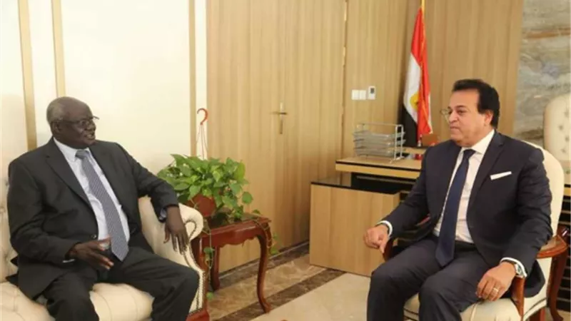 وزير التعليم العالي يعلن عن منح للطلاب السودانيين في الجامعات المصرية