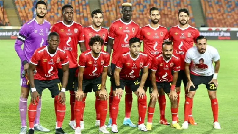 لاعبو الاهلى يتناولون طعام الافطار فى فندق الاقامة
