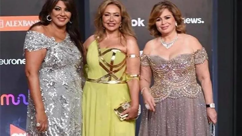 ليلى والهام وهالة.. اصدقاء العمر يجتمعون على السجادة الحمراء بمهرجان الجونة