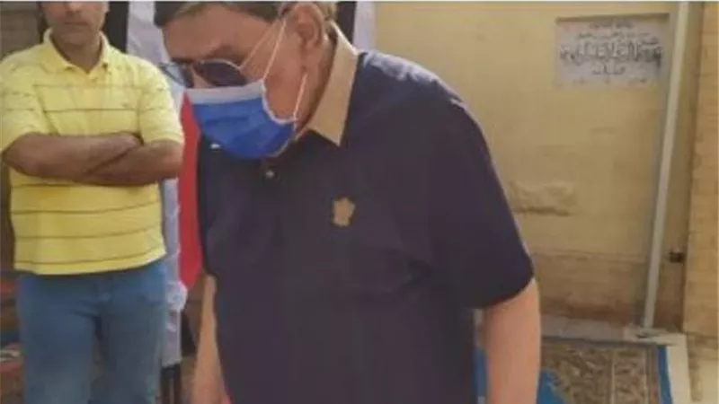 مفيد فوزي يدلي بصوته في مدرسة جمال عبد الناصر بدائرة الدقي
