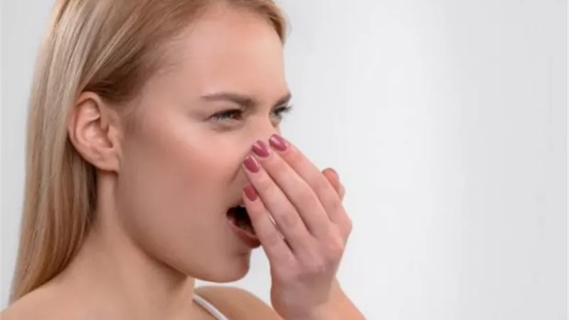 كيف تقضي على رائحة الفم الكريهة في خطوات بسيطة