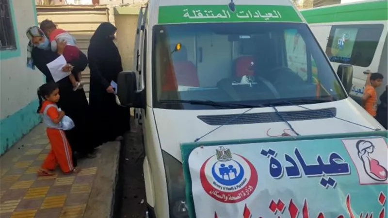 قافلة طبية بقرية بالشرقية تعالج 1202 مريضا مجانا.. بالصور
