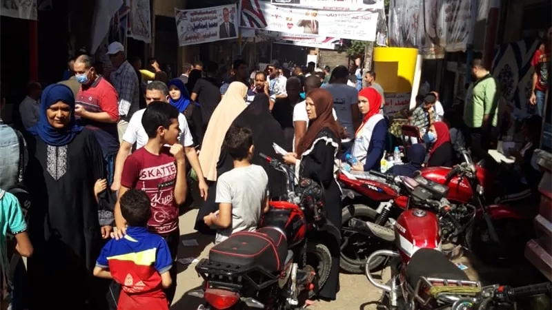 شمال قنا تتحدى دعوات المقاطعة.. اقبال كبير على اللجان الانتخابية بالمحارزة وأبوتشت