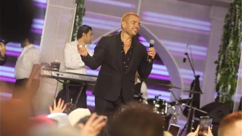 عمرو دياب يفاجئ الجمهور بـ”نيولوك” غريب..صور