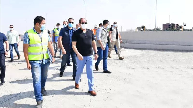 الرئيس يتفقد عدد من مشروعات تطوير شبكة الطرق بالقاهرة